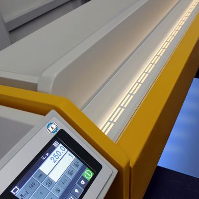 The LED cutting line illumination simplifies the work, if the blanks are positioned using marks