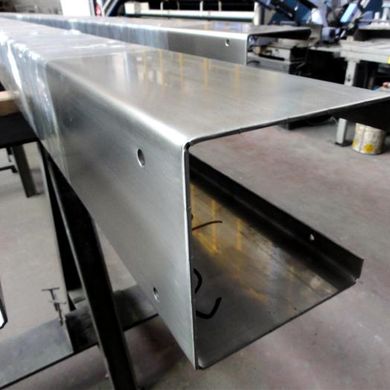 Stainless steel profiles for a restaurant's projecting roofs