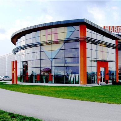 Hargassner relies on modernity: in the company facade and in production equipment