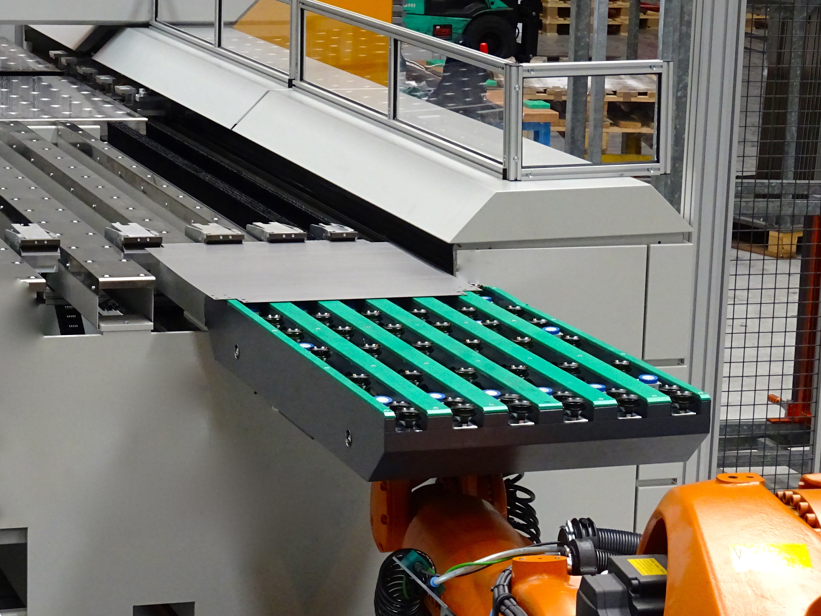The intelligent loading robot flips the blanks on request